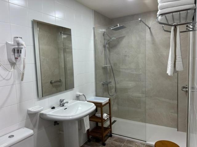 Apartamentos Club Condal โกมิญาส ภายนอก รูปภาพ