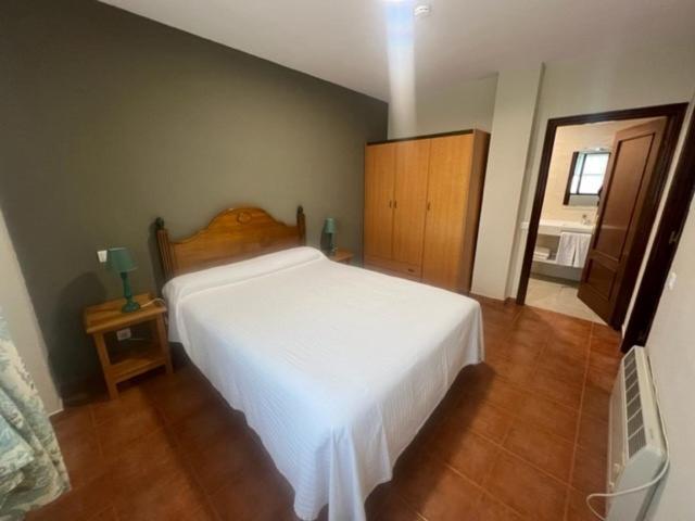Apartamentos Club Condal โกมิญาส ภายนอก รูปภาพ